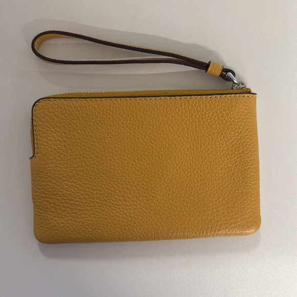Coach wristlet BNWT in Honeycomb - Picture 4 of 6